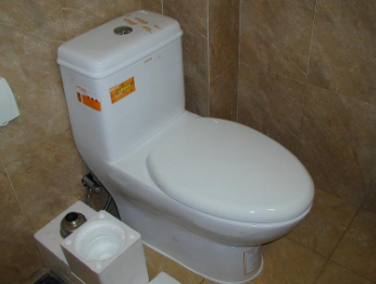 高州疏通马桶的公司电话